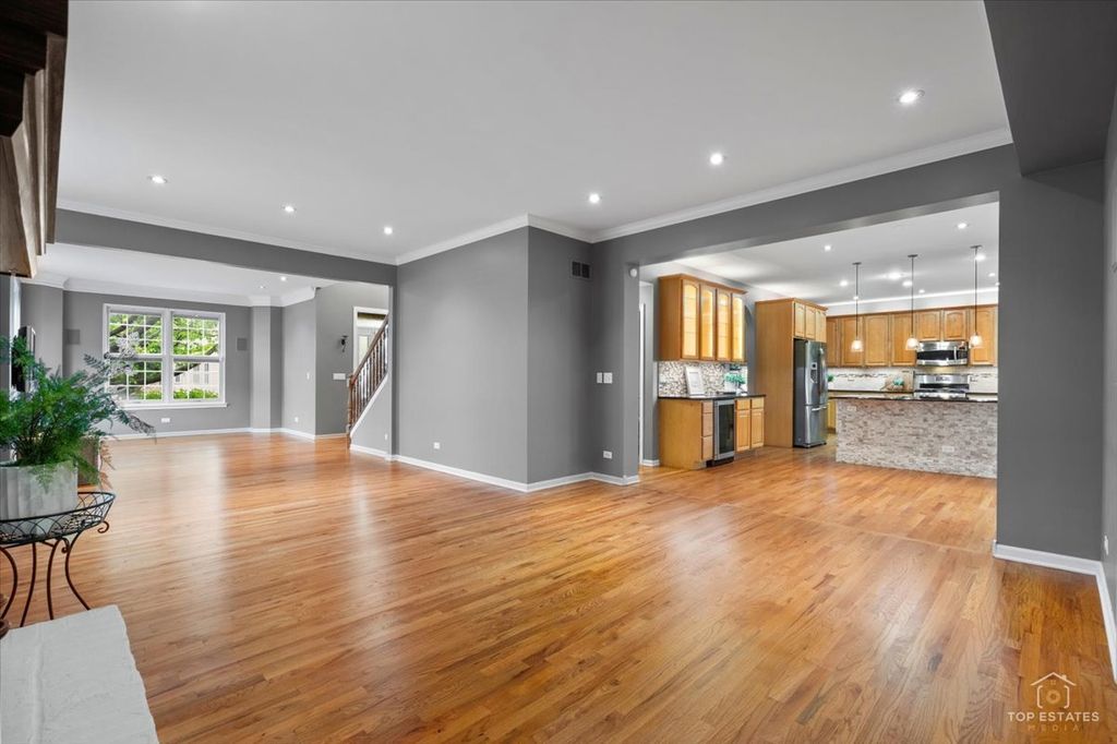 Image 14 of property listing at 3705 Provence Drive, St. Charles, IL 60175