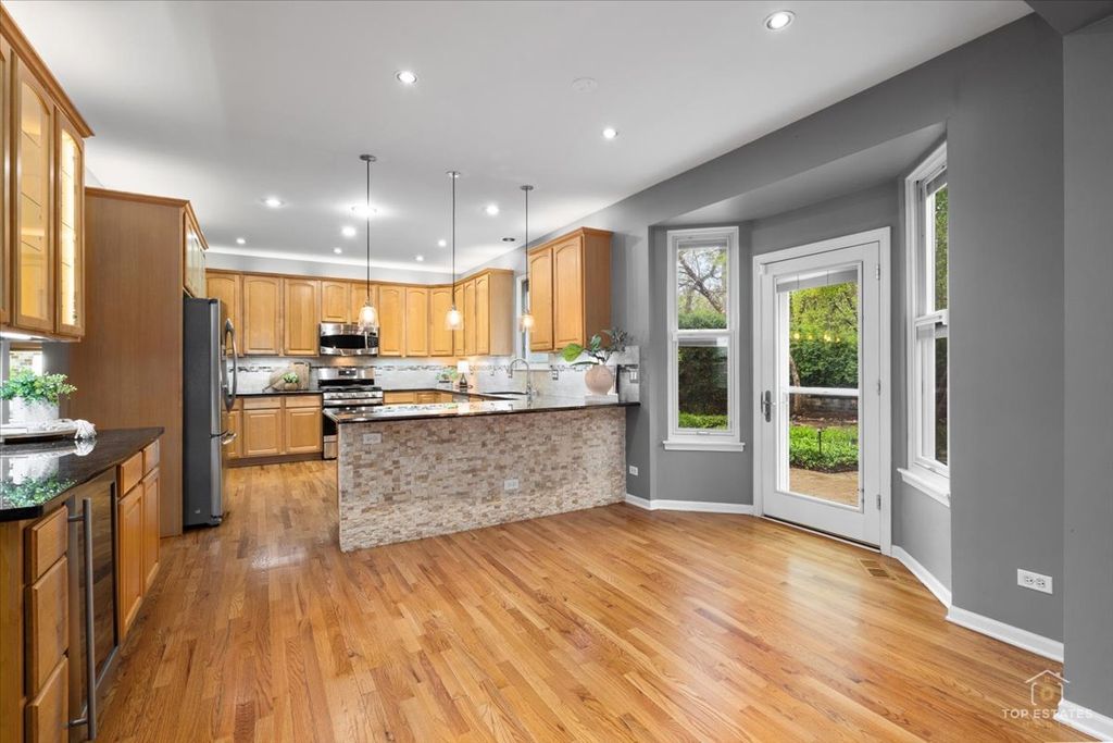 Image 15 of property listing at 3705 Provence Drive, St. Charles, IL 60175