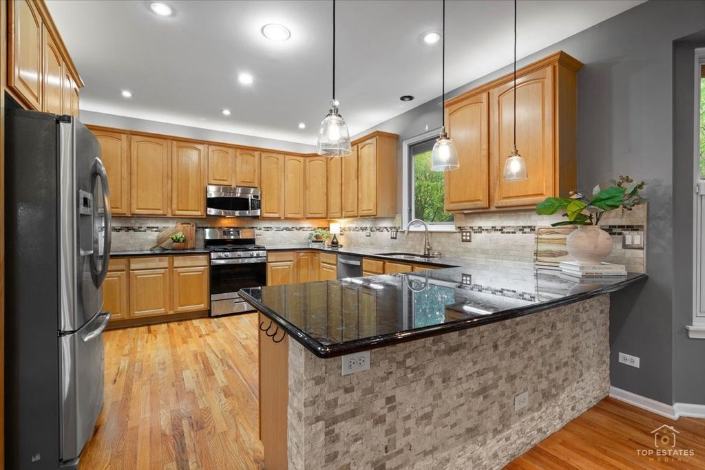 Image 16 of property listing at 3705 Provence Drive, St. Charles, IL 60175