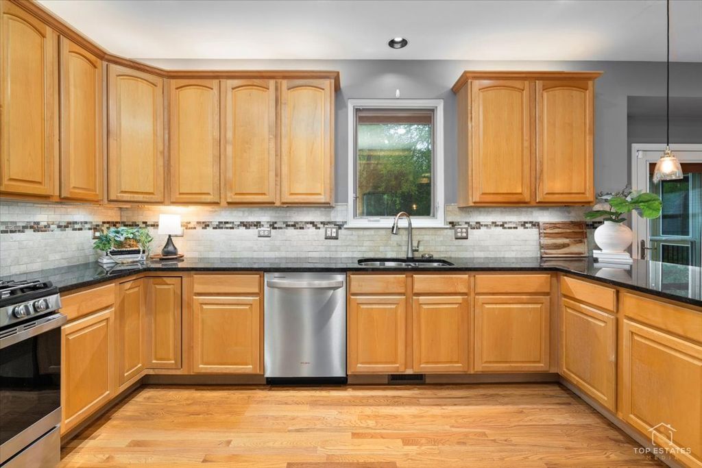 Image 18 of property listing at 3705 Provence Drive, St. Charles, IL 60175