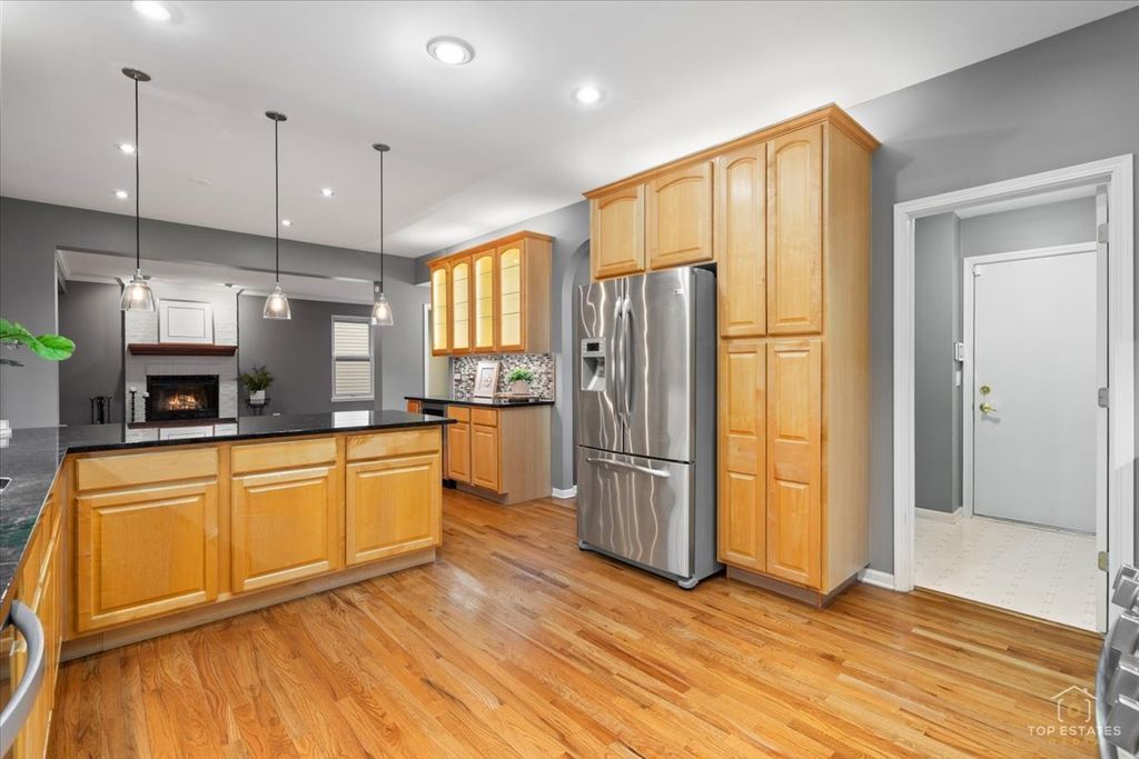 Image 20 of property listing at 3705 Provence Drive, St. Charles, IL 60175