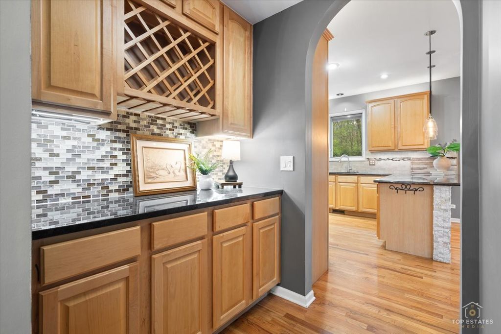 Image 22 of property listing at 3705 Provence Drive, St. Charles, IL 60175