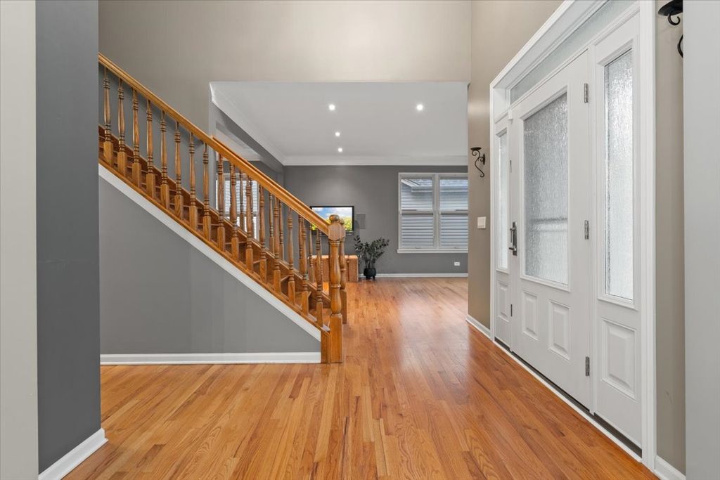 Image 4 of property listing at 3705 Provence Drive, St. Charles, IL 60175