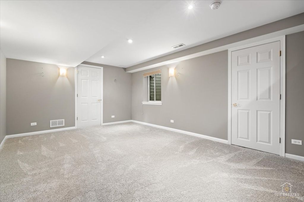 Image 37 of property listing at 3705 Provence Drive, St. Charles, IL 60175