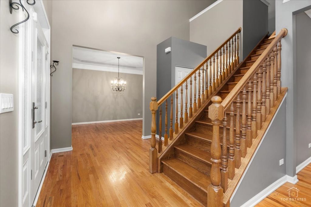 Image 5 of property listing at 3705 Provence Drive, St. Charles, IL 60175