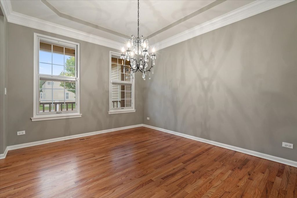 Image 6 of property listing at 3705 Provence Drive, St. Charles, IL 60175