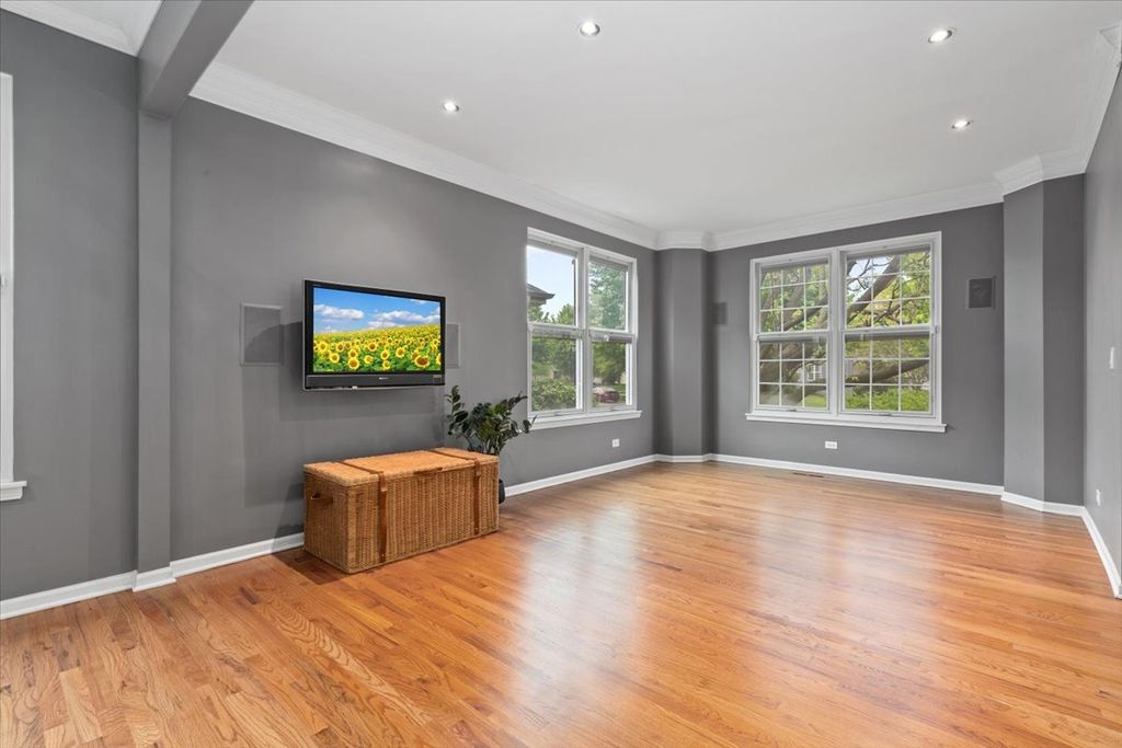 Image 8 of property listing at 3705 Provence Drive, St. Charles, IL 60175