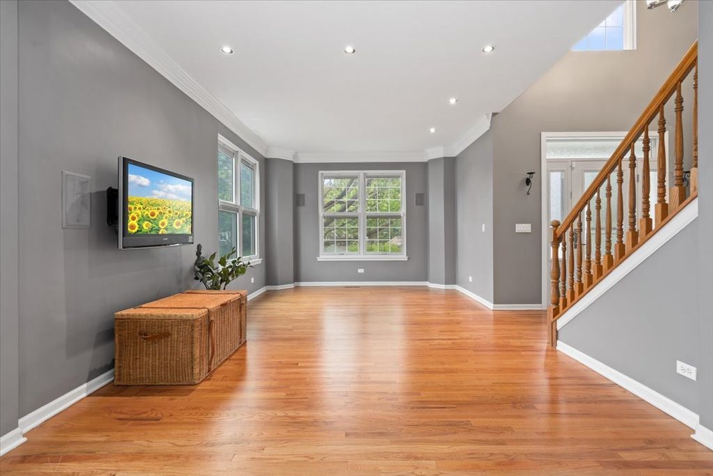 Image 9 of property listing at 3705 Provence Drive, St. Charles, IL 60175