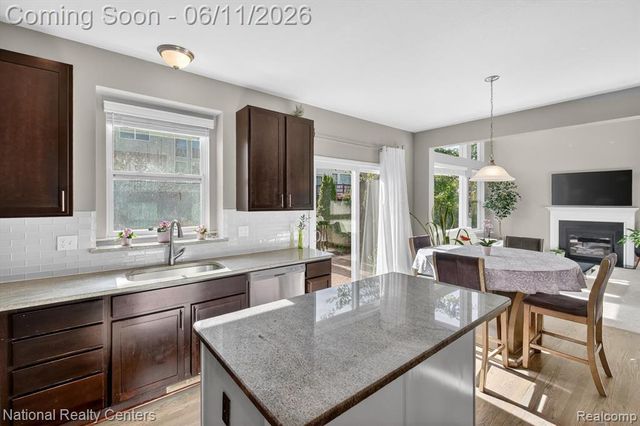 27412 Victoria Road, Novi, MI 48374