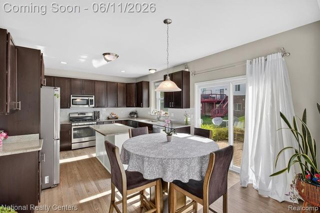 27412 Victoria Road, Novi, MI 48374