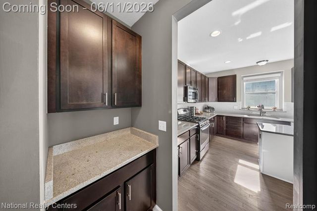 27412 Victoria Road, Novi, MI 48374