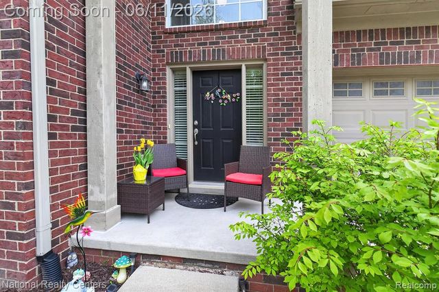 27412 Victoria Road, Novi, MI 48374