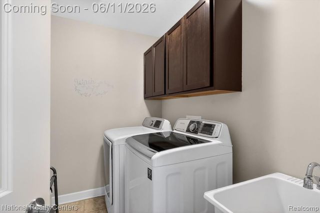 27412 Victoria Road, Novi, MI 48374