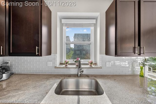 27412 Victoria Road, Novi, MI 48374