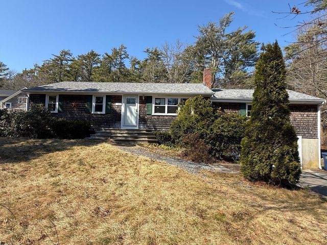 165 Hedges Pond Rd, Plymouth, MA 02360