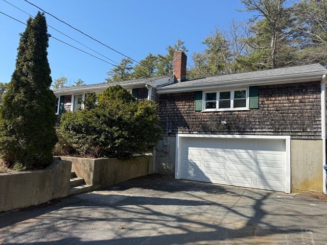 165 Hedges Pond Rd, Plymouth, MA 02360