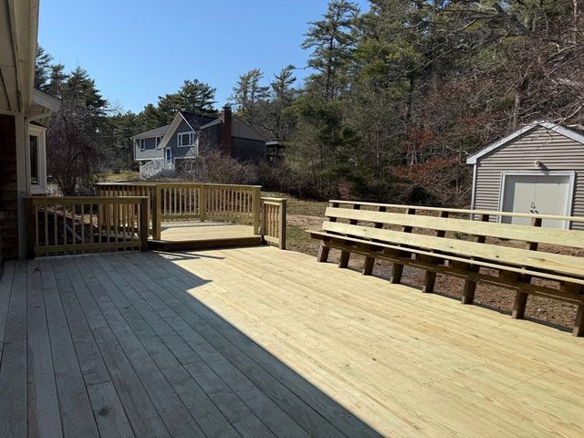 165 Hedges Pond Rd, Plymouth, MA 02360