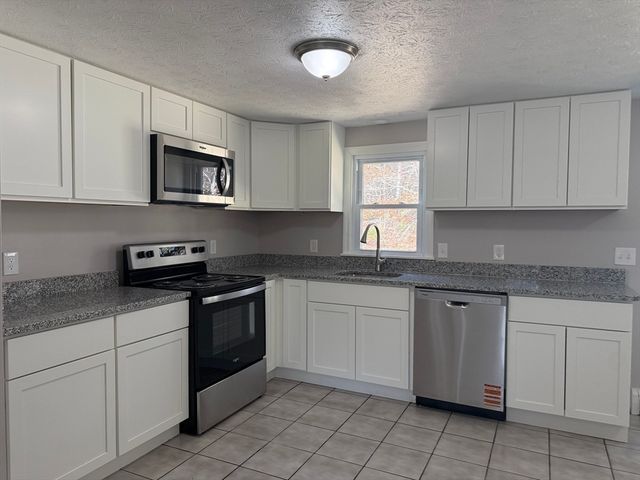 165 Hedges Pond Rd, Plymouth, MA 02360