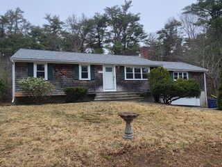 165 Hedges Pond Rd, Plymouth, MA 02360