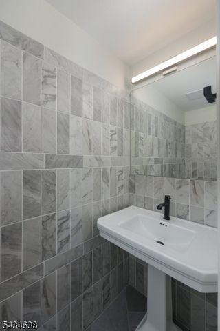 3 Cheyenne Trl, Branchburg Twp., NJ 08876