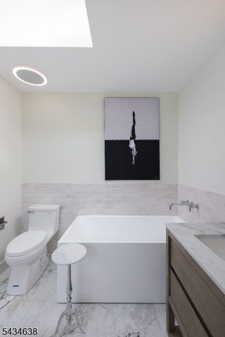 3 Cheyenne Trl, Branchburg Twp., NJ 08876