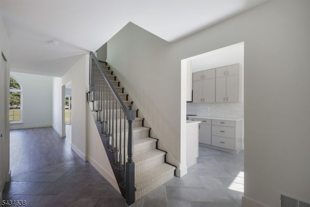 3 Cheyenne Trl, Branchburg Twp., NJ 08876