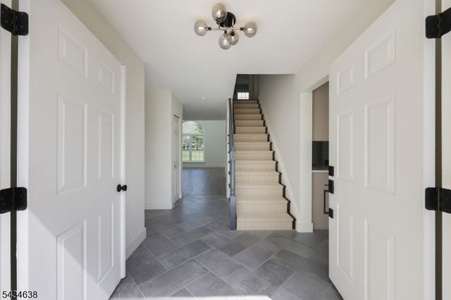 3 Cheyenne Trl, Branchburg Twp., NJ 08876