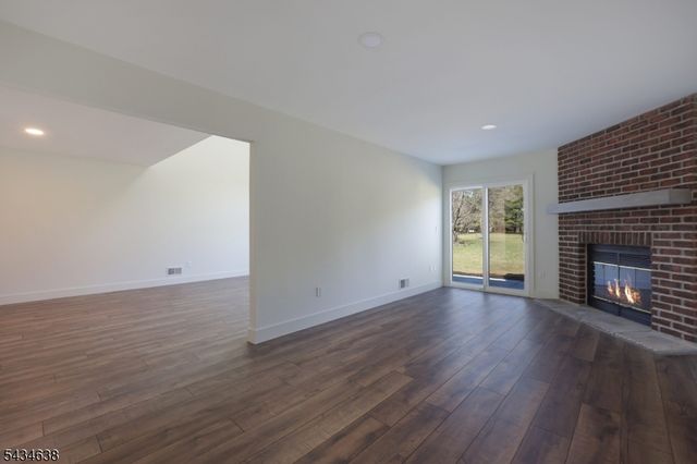 3 Cheyenne Trl, Branchburg Twp., NJ 08876