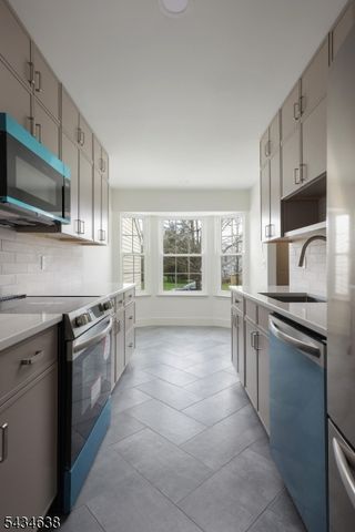 3 Cheyenne Trl, Branchburg Twp., NJ 08876
