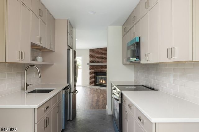 3 Cheyenne Trl, Branchburg Twp., NJ 08876