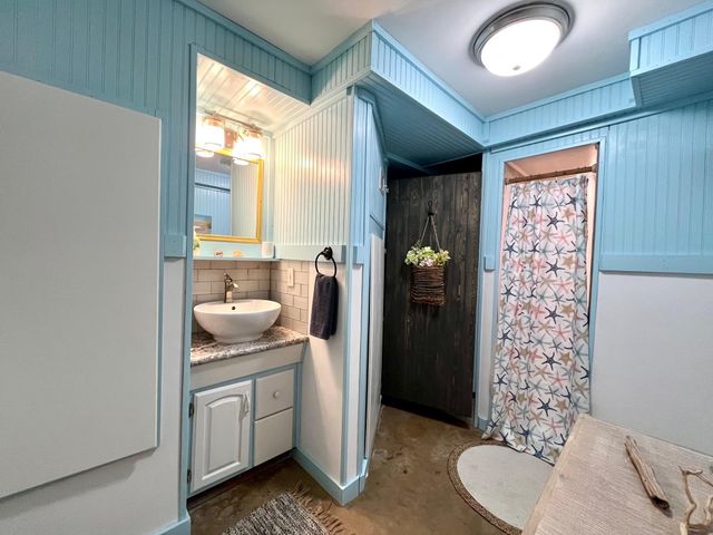 110 Ocean Avenue, Surfside Beach, TX 77541