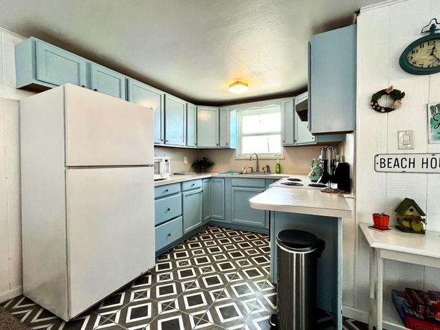 110 Ocean Avenue, Surfside Beach, TX 77541