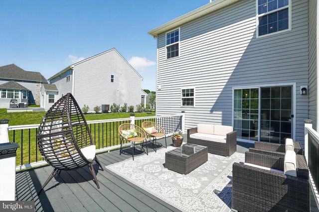 1059 SMYTH LN, Pennsburg, PA 18073