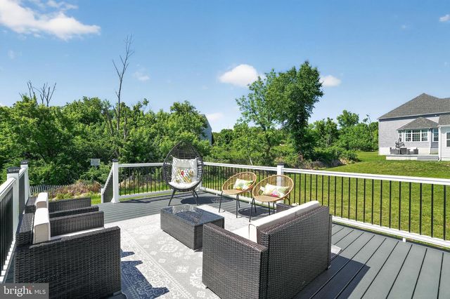 1059 SMYTH LN, Pennsburg, PA 18073