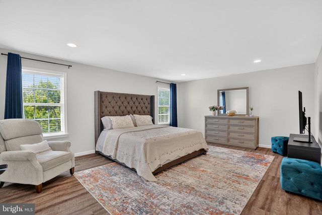 1059 SMYTH LN, Pennsburg, PA 18073
