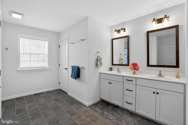 1059 SMYTH LN, Pennsburg, PA 18073