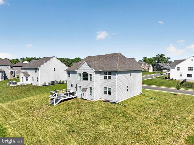 1059 SMYTH LN, Pennsburg, PA 18073
