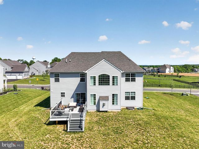 1059 SMYTH LN, Pennsburg, PA 18073