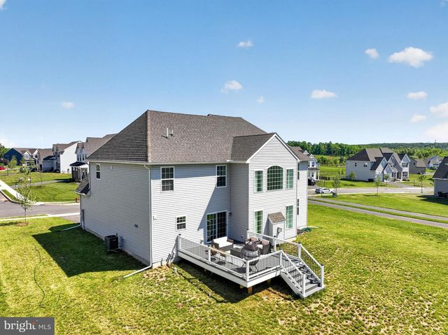 1059 SMYTH LN, Pennsburg, PA 18073