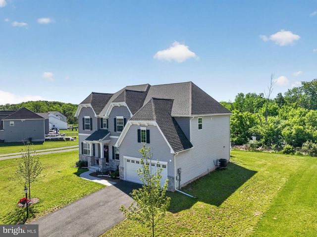 1059 SMYTH LN, Pennsburg, PA 18073