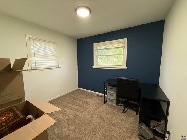 2616 SE Iowa AVE, Topeka, KS 66605