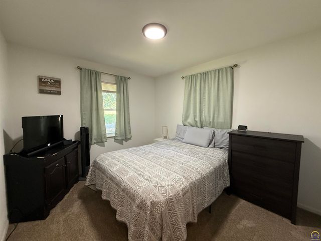 2616 SE Iowa AVE, Topeka, KS 66605