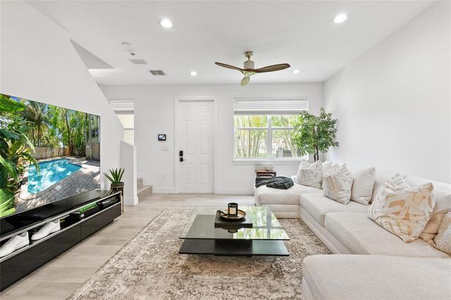 417 SW 8th Street, Fort Lauderdale, FL 33315