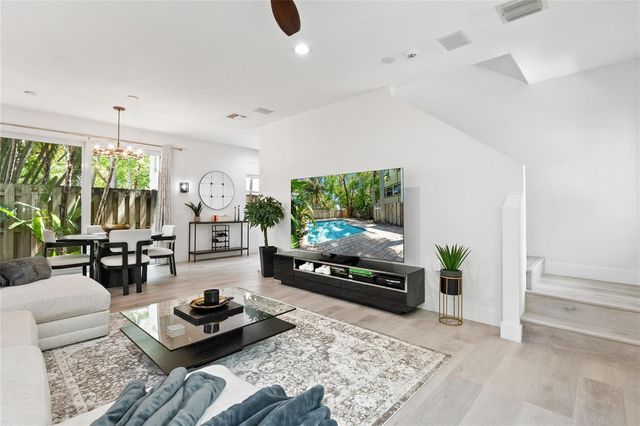 417 SW 8th Street, Fort Lauderdale, FL 33315