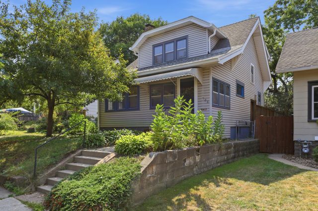 789 Fairview Avenue N, Saint Paul, MN 55104