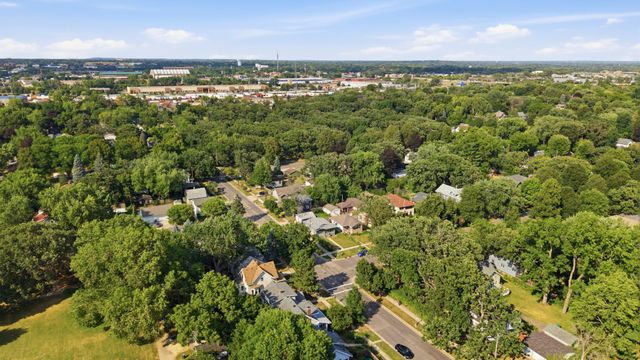 789 Fairview Avenue N, Saint Paul, MN 55104