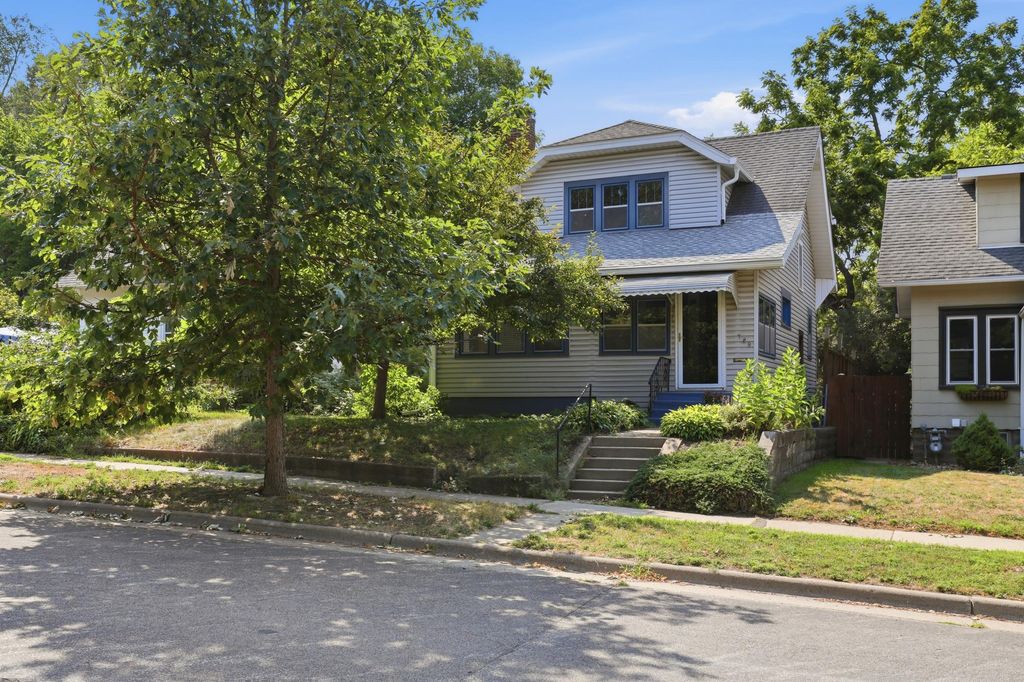 789 Fairview Avenue N, Saint Paul, MN 55104