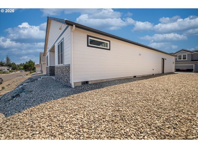 761 SPYGLASS Dr, Bandon, OR 97411