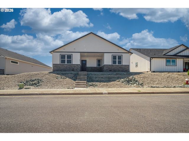 761 SPYGLASS Dr, Bandon, OR 97411