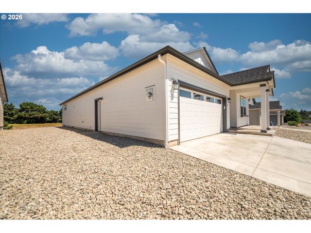 761 SPYGLASS Dr, Bandon, OR 97411